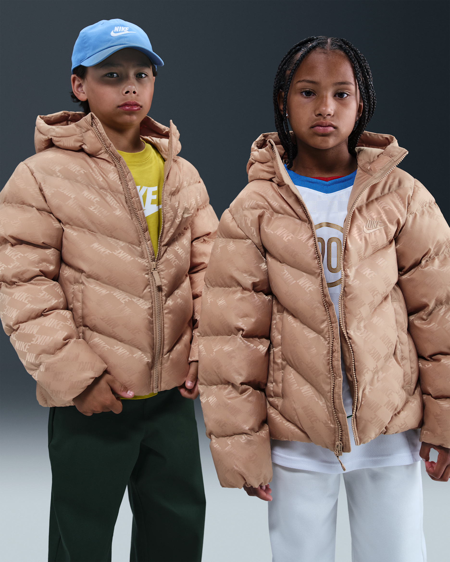 Nike Therma-Fit スタジャン　ベージュ Nike Sportswear All Day Play Big Kids' Therma-FIT Loose-Fit Puffer